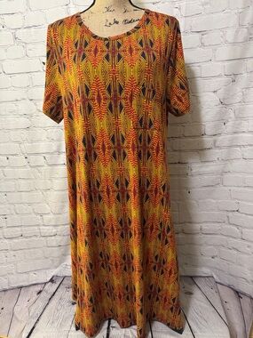 LuLaRoe Carly Women’s Short Sleeve Geometric Print Dress high low style